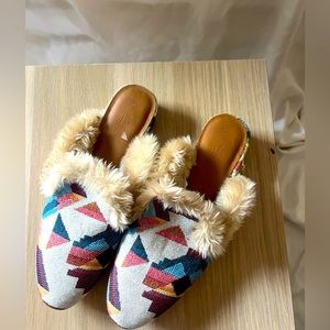 Universal thread Aztec print, faux fur mules 8.5